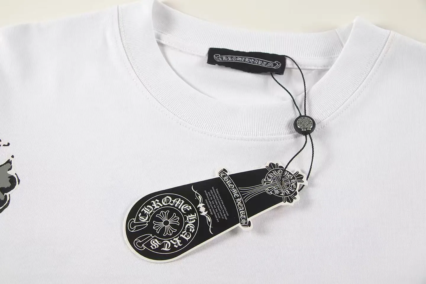 🅿️150 Style: 2025 new Croix Heart short-sleeved T-shirt Material: High version 300g double yarn combed cotton Size: S～XL Color: White Style number: Z023